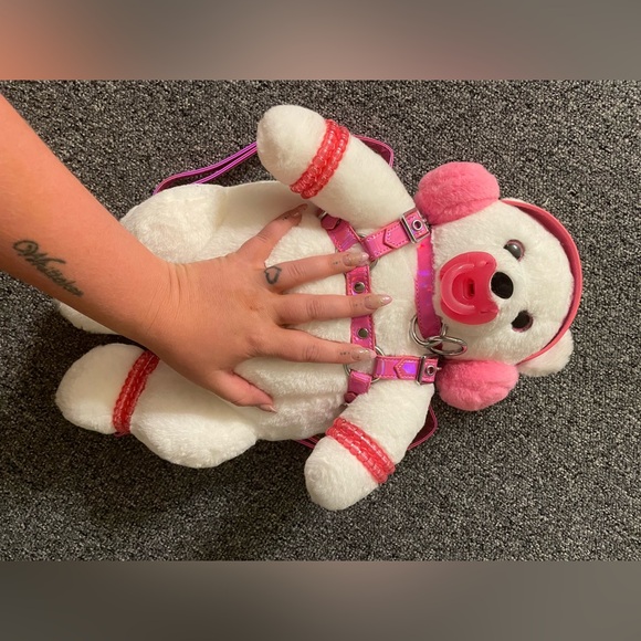 NEW Club Exx Frosty cuddle baby bear backpack - Picture 6 of 8